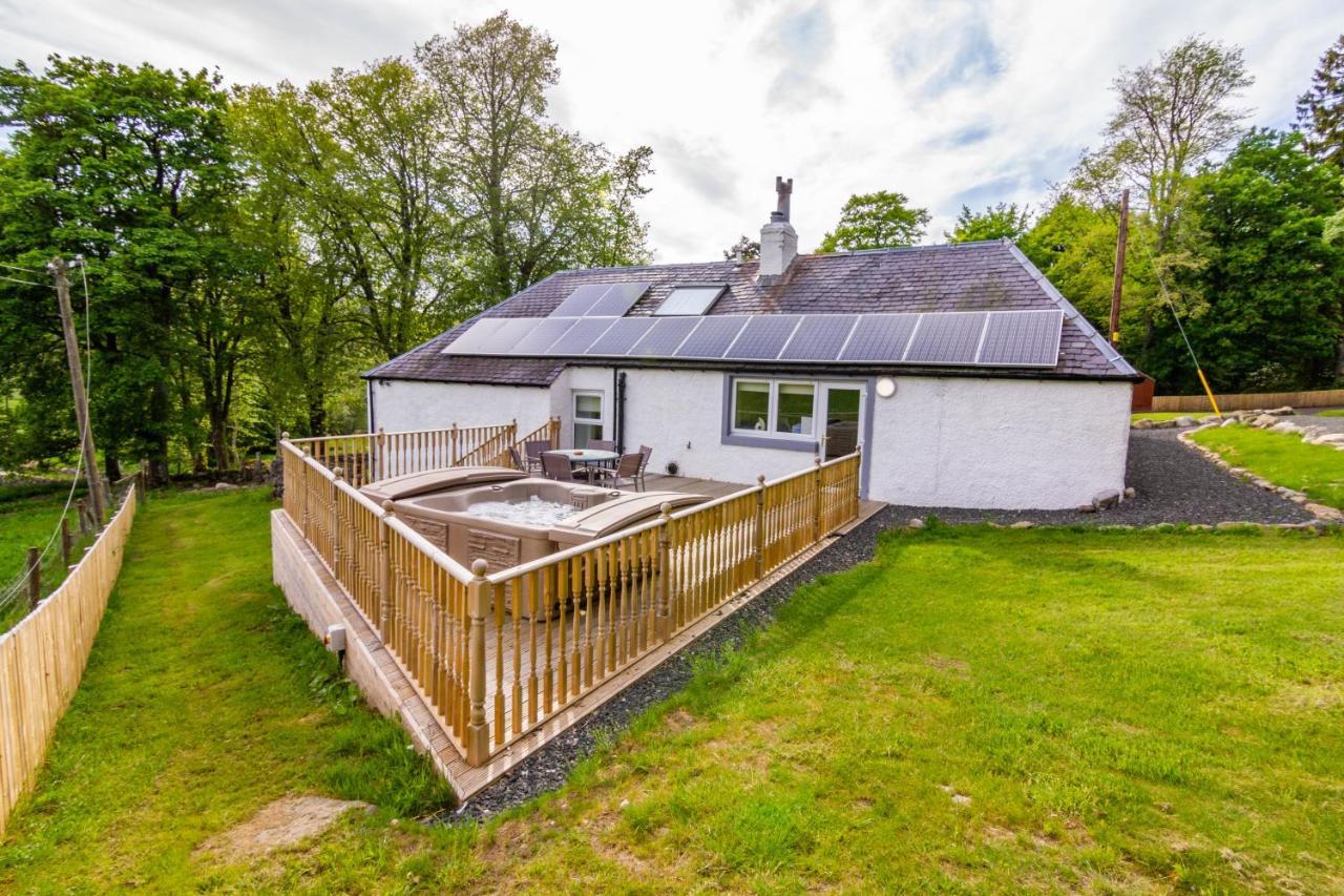 Вілла Dalnaglar Castle Estate Spittal of Glenshee Екстер'єр фото