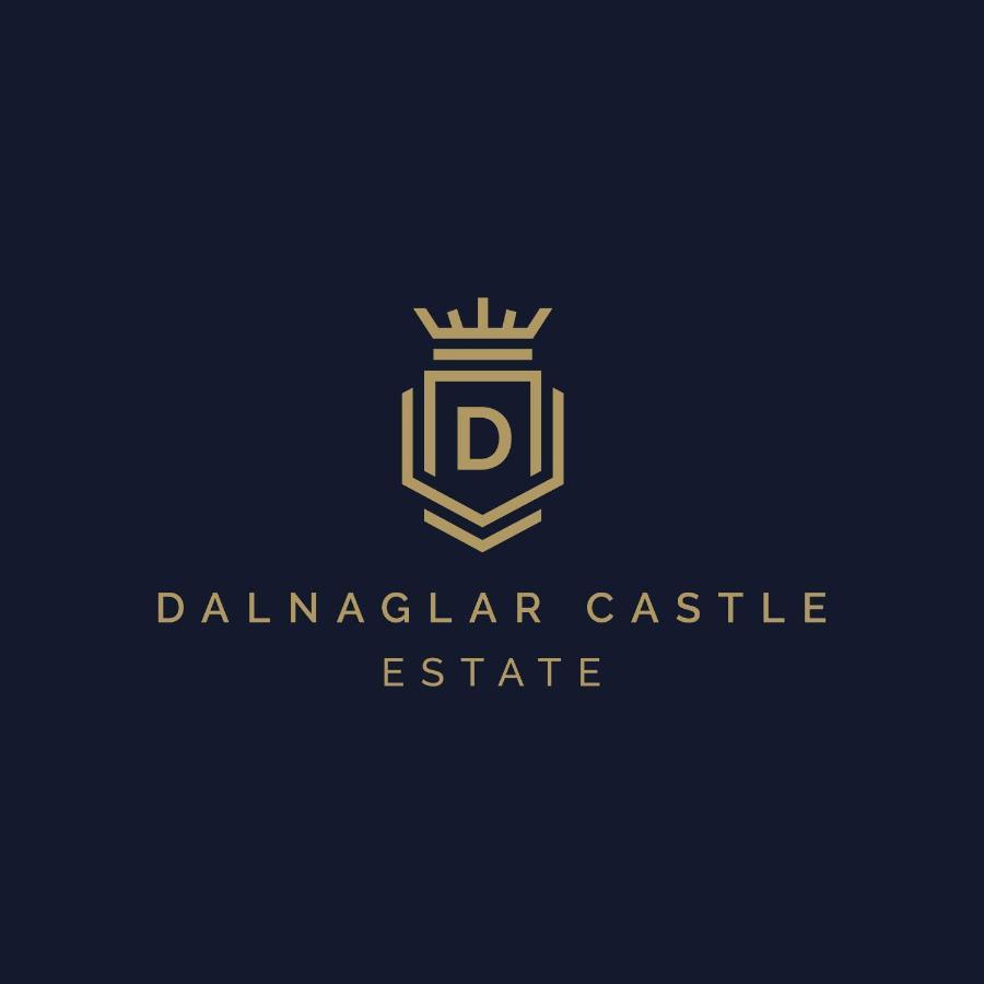Вілла Dalnaglar Castle Estate Spittal of Glenshee Екстер'єр фото