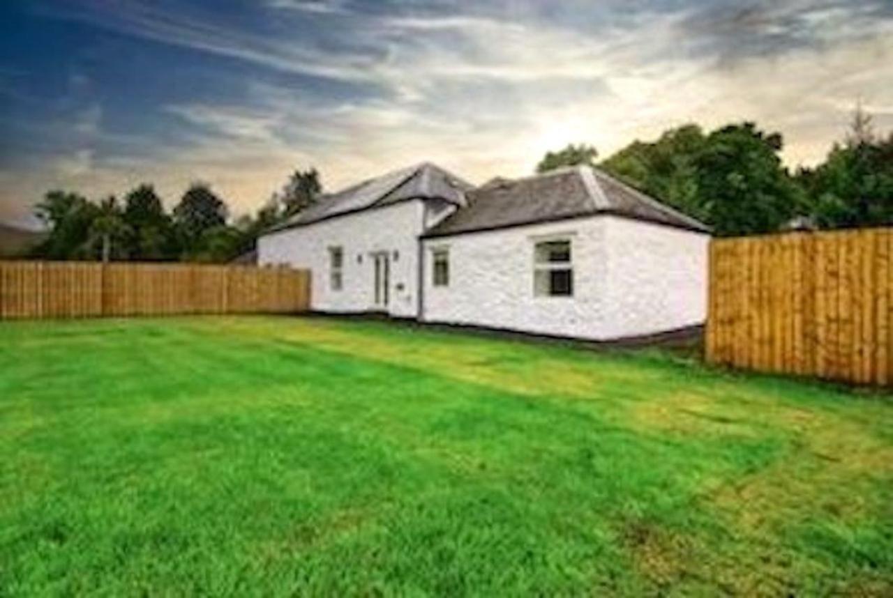 Вілла Dalnaglar Castle Estate Spittal of Glenshee Екстер'єр фото